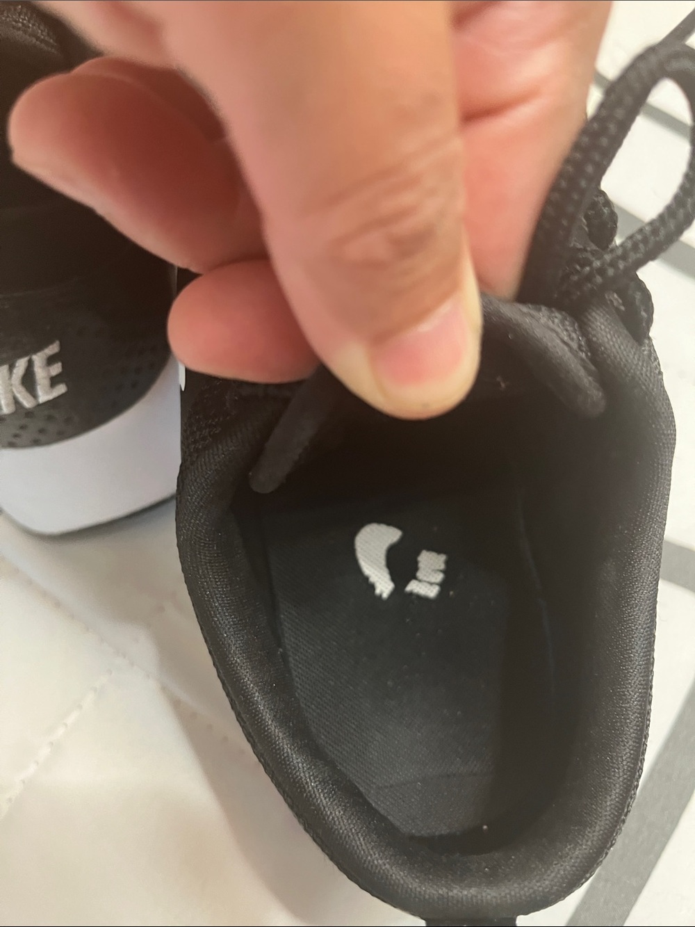 Nike Woman’s Air Max Thea 40 Low-Top Sneakers - Picture 4 of 12